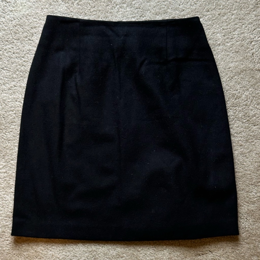 100% Wool Vintage Black Skirt. Women’s Size 6.